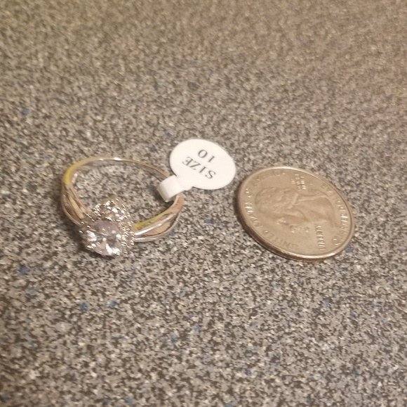 Beautiful Ring, Size 10 - Picture 7 of 7